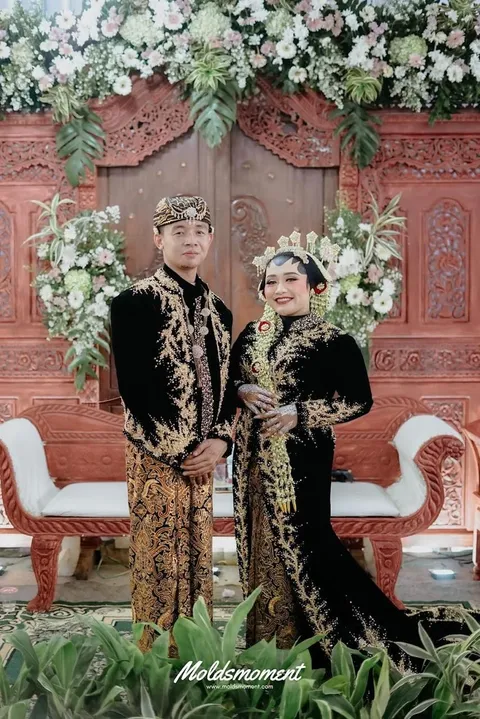 Foto sampul undangan Resti & Yudha