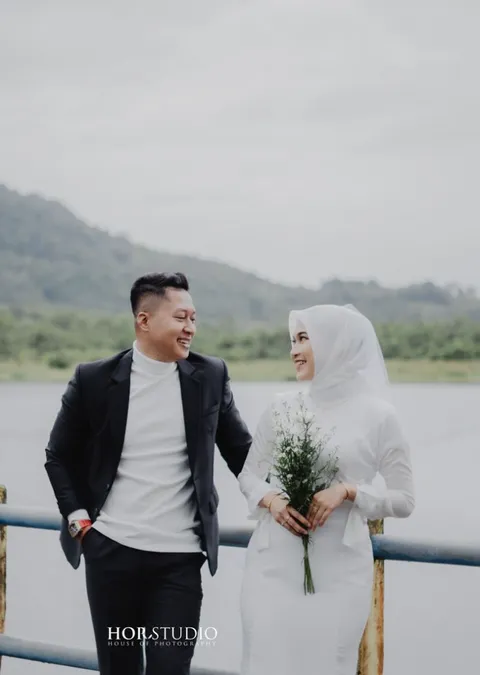 Foto sampul undangan Mario & Clara