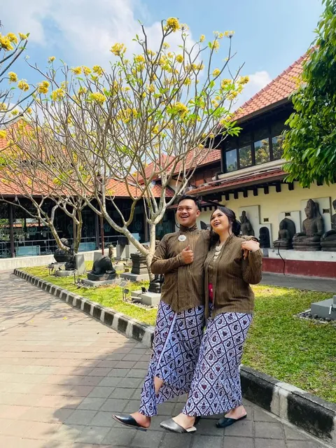 Foto sampul undangan Linda Lestari & Yohanes Angger Surya Kusuma