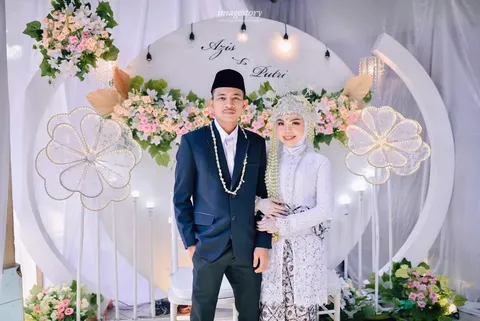 Foto sampul undangan Azis & Ernisa