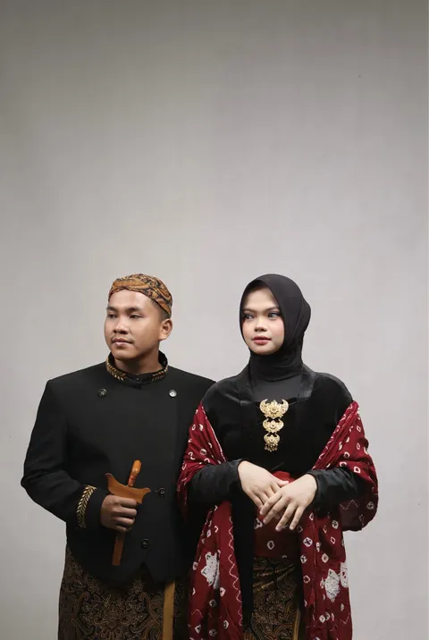 Foto sampul undangan Riski & Rirys