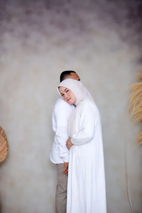 Foto sampul undangan Is & Yan