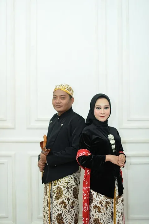 Foto sampul undangan Risdia & Dino