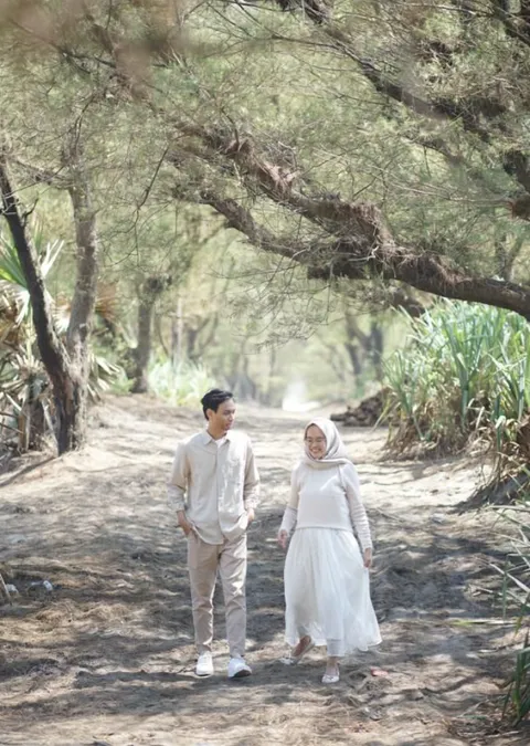 Foto sampul undangan Rara & Mail