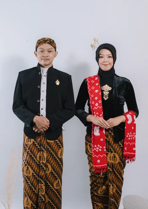 Foto sampul undangan Nafiis & Anindya