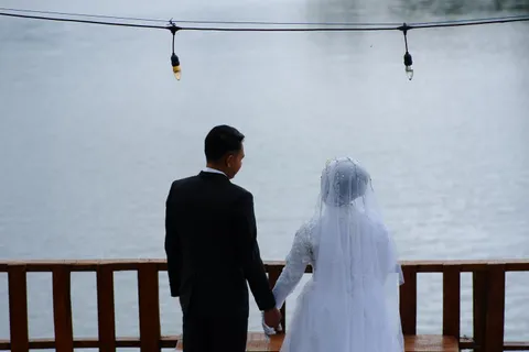 Foto sampul undangan Yuli & Yuda