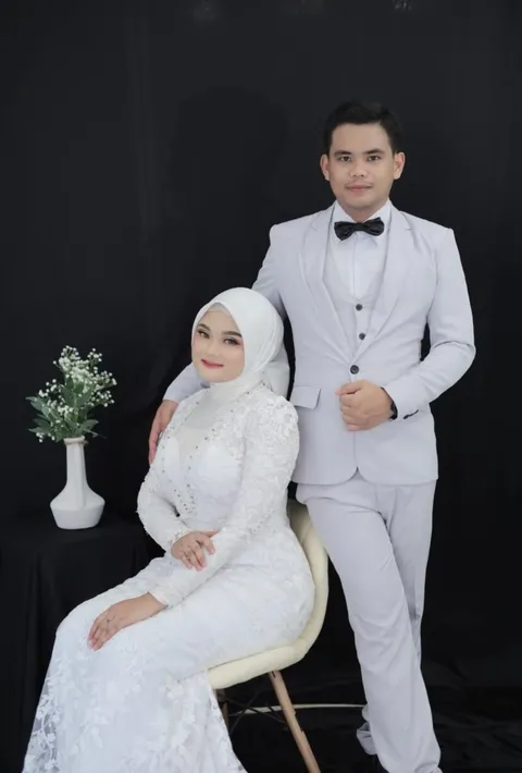 Foto sampul undangan Lely & Ivan