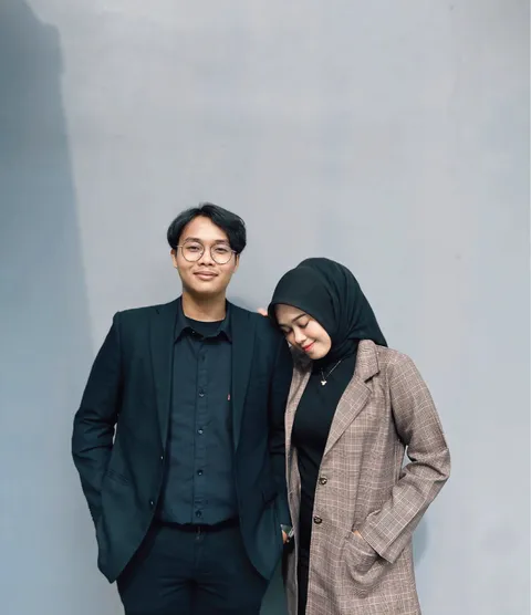 Foto sampul undangan Debi & Revli