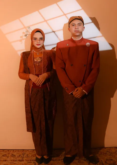Foto sampul undangan Vivia & Akbar
