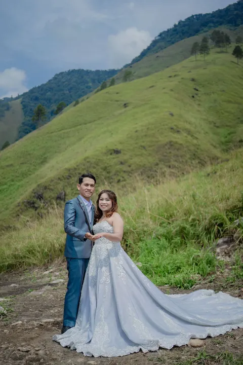 Foto sampul undangan Mitha & Leon