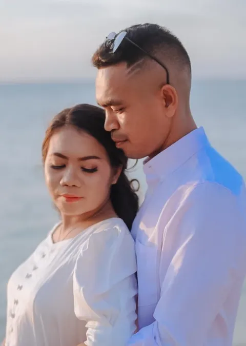 Foto sampul undangan Regina & Marjen