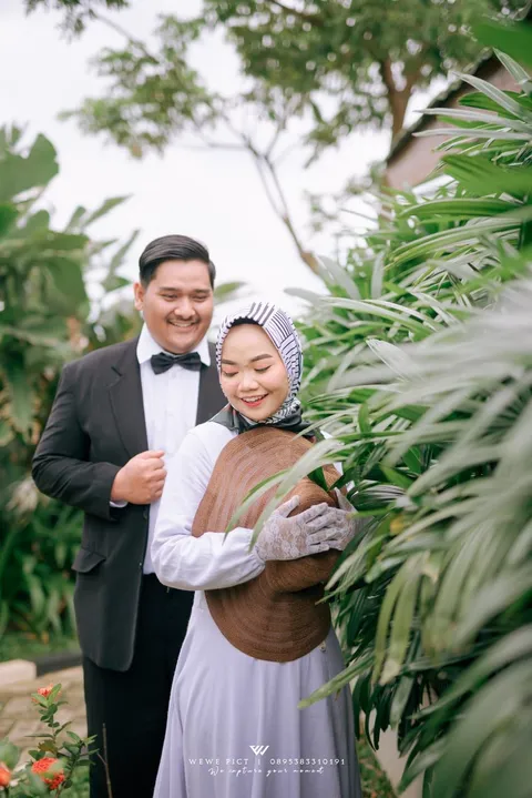 Foto sampul undangan Moment & Wedding