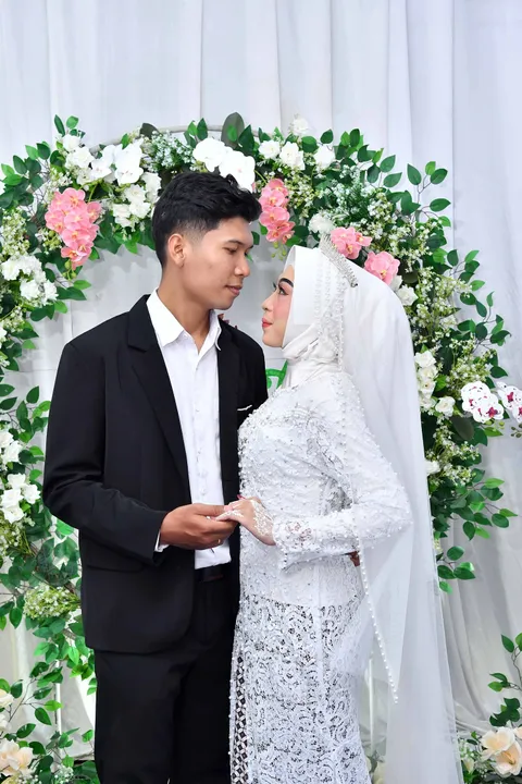 Foto sampul undangan Aini & Nirwan