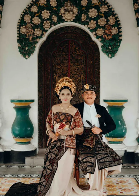 Foto sampul undangan Santi & Suryadi