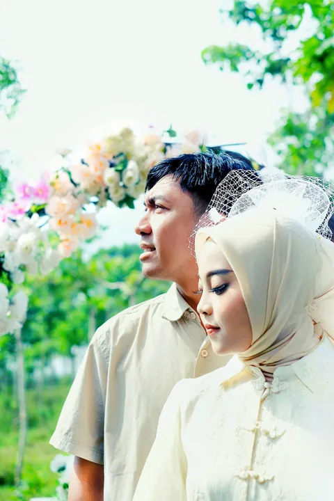Foto sampul undangan Henhen & Laras