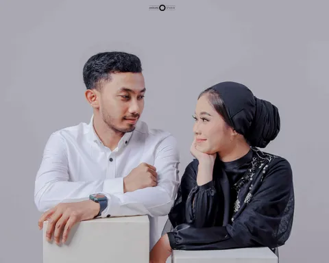 Foto sampul undangan Widya & Dwi