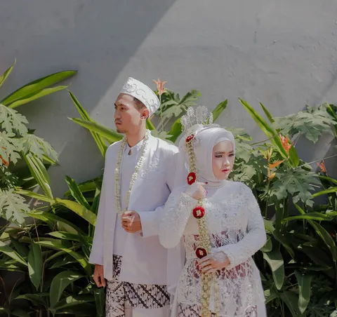 Foto sampul undangan Prama & Dela