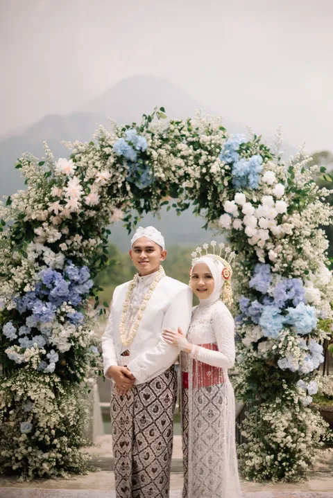 Foto sampul undangan Dr. Rafidah Salma Najah & Dr. Singgih Prayogi